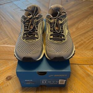 Brookes 12 Ghost Cushion Running Shoes
